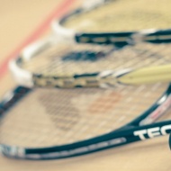 Squash a Balatonnál angol squash pályán, a vízparti wellness Club Tihany Resortban