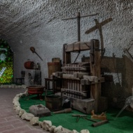 Érseki pincerendszer látogatás vezetéssel, a város alatti egykori érseki pincében