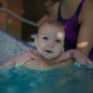 Babaúszás oktatás 2024 Agárd. Baba- és kisgyermek úszás az Agárdi Gyógy- és Termálfürdőben