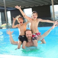 Aktív családi nyaralás a noszvaji Oxigén Family Hotelben gazdag wellness- és élményprogramkínálattal