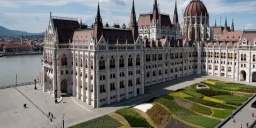 Parlamentlátogatás 2023 Budapest. 45 perces séta idegenvezetővel az Országház legszebb helyiségeiben