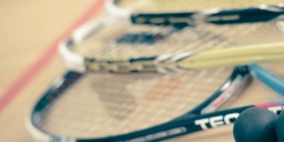 Squash a Balatonnál angol squash pályán, a vízparti wellness Club Tihany Resortban