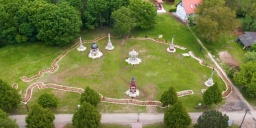 Szoborkert látogatás a Nagy-Magyarország Parkban, várja a Világnak Virága Millenniumi Szoborkert