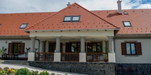 Villa Tolnay Bor- és Vendégház