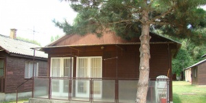 Komáromi szállás faházban, kikapcsolódás a Solaris Kemping és Üdülőházakban
