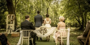 Esküvő Budapest környékén lenyűgöző természeti környezetben a Fenyőharaszt Kastélyszállóban