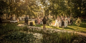 Romantikus esküvő szállással Budapesthez közel a Fenyőharaszt Kastélyszállóban