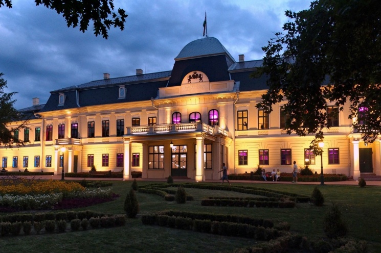 Gyulai romantikus pihenés fakultatív kastélylátogatással pihenéssel a Wellness Hotel Gyulában