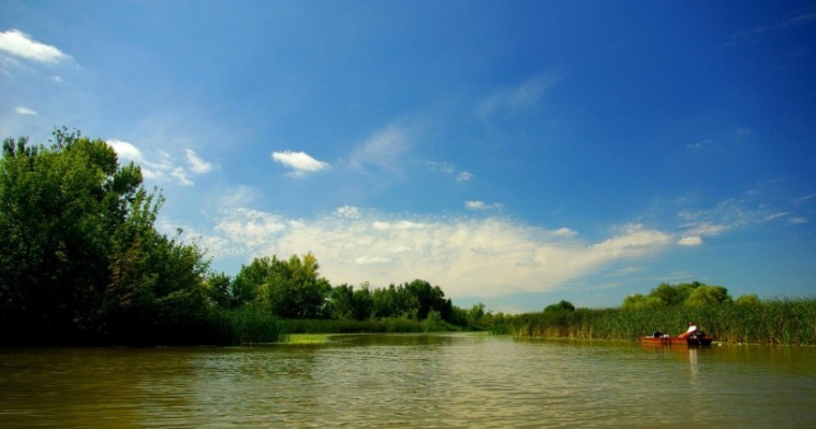 Horgászat tavasszal a Tisza-tónál, horgászkalandok és horgásztúrák csónakkal Tiszafüreden