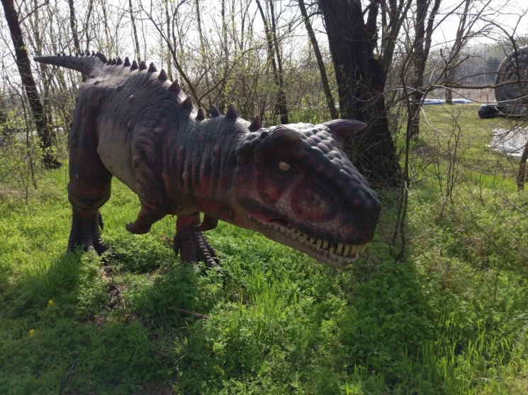 Dino Park Tiszafüreden, szabadtéri dinoszaurusz kiálllítás és élménypark őskori dinoszauruszokkal