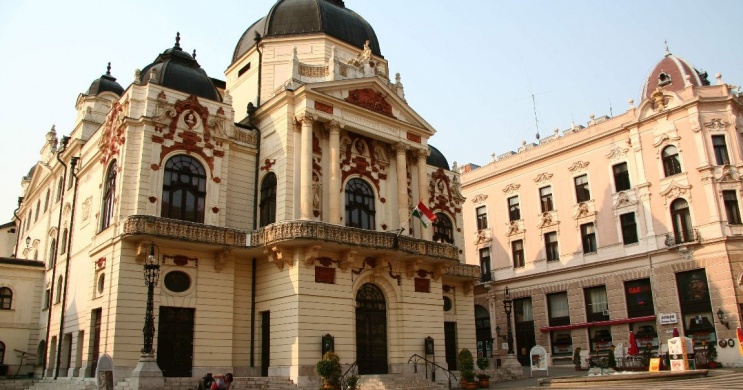 Pécsi Nemzeti Színház előadások 2022. Műsor és online jegyvásárlás