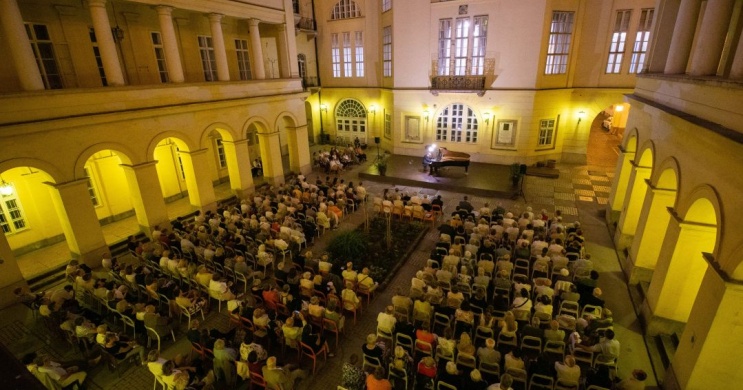 Pesti Vármegyeháza Díszudvara koncertek 2023. Online jegyvásárlás