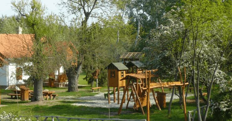 Pótharaszti Sétaerdő és Erdőőri lak