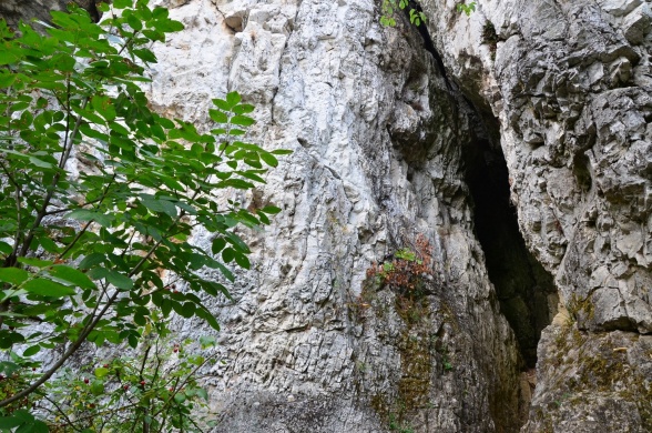 Csákvári Báraczházi-barlang
