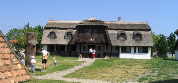 Tiszavárkonyi Népművészeti Alkotóház