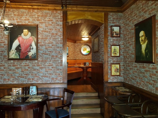 Arany Szarvas Fogadó*** Captain Drake`s Pub Győr