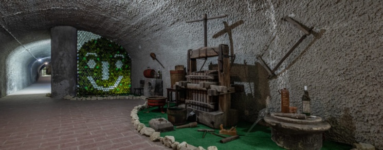 Érseki pincerendszer látogatás vezetéssel, a város alatti egykori érseki pincében