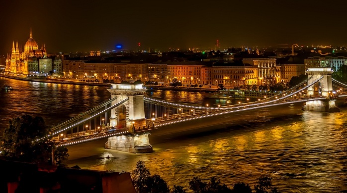Éjszakai futás Budapest 2022. Generali Night Run Budapest