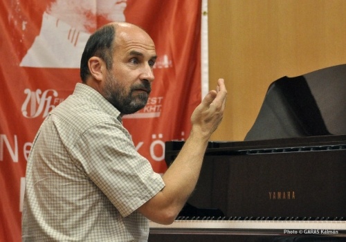 Tehetséggondozó program Eckhardt Gábor zongoraművésszel: zenetörténeti előadások gyerekeknek