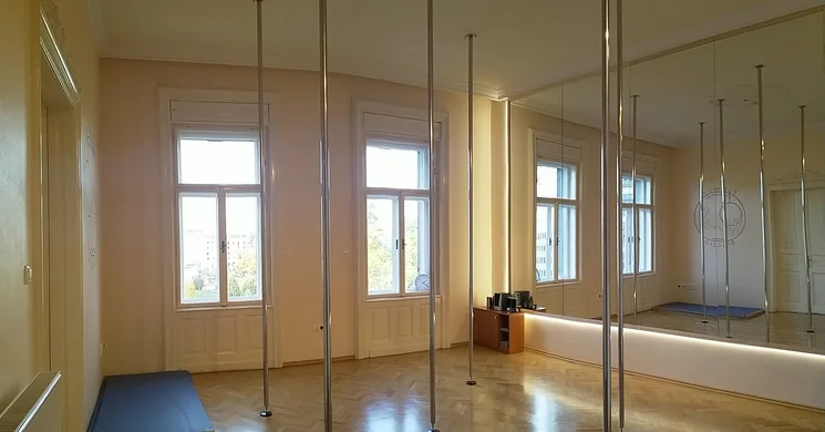 Fullmoon Légakrobatika és Rúdtánc Stúdió Budapest