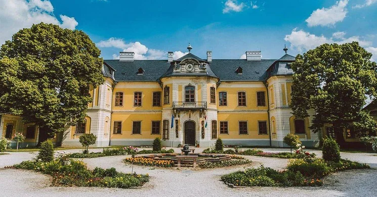 Lamberg-kastély Művelődési Központ, Könyvtár és Muzeális Kiállítóhely