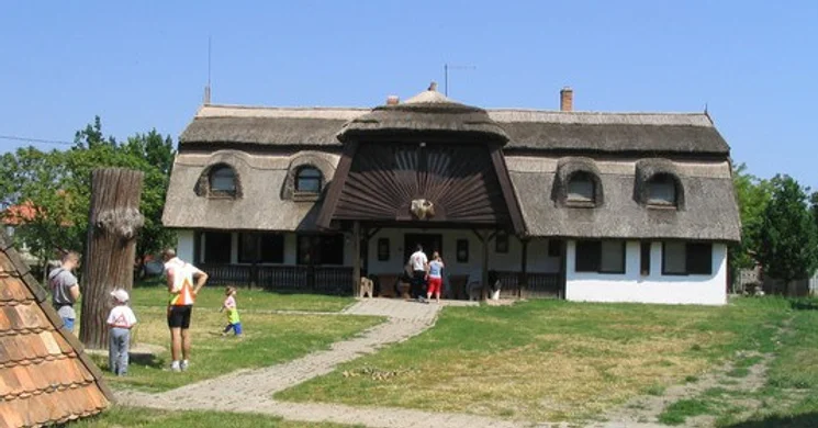 Tiszavárkonyi Népművészeti Alkotóház