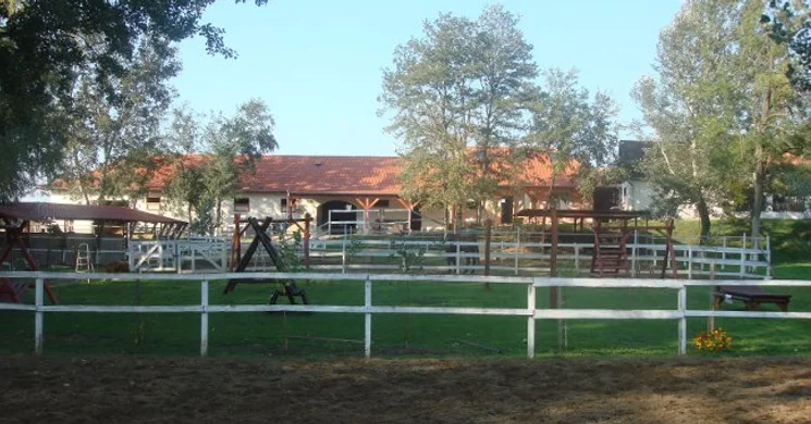 Ameko Lovasklub és Szabadidőcentrum Döge