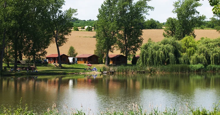 Horgásztanya Kemping és Nyaralóház