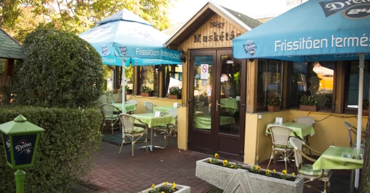 Négy muskétás étterem és söröző Budapest