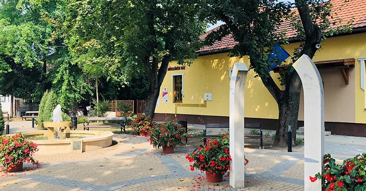 Könyvtár, Információs és Közösségi Hely Nyírbogdány