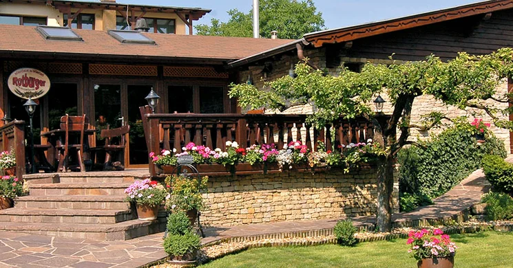 Rotburger Látványsörfőzde, Söröző és Sörkert Pilisvörösvár