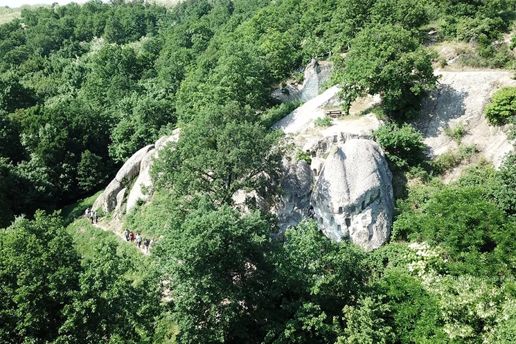 Kaptárkő tanösvény túra, keresse fel Magyarország legtöbb fülkével rendelkező kaptárkő-csoportját!