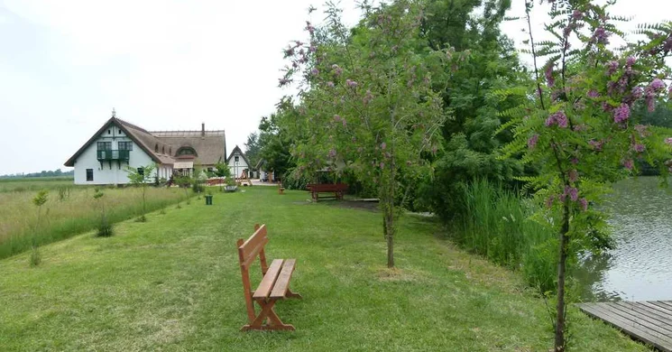 Antal-tavi Fogadó és Horgászparadicsom