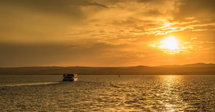 Sétahajózás Keszthelyről 2025. Romantikus naplemente túra nyáron