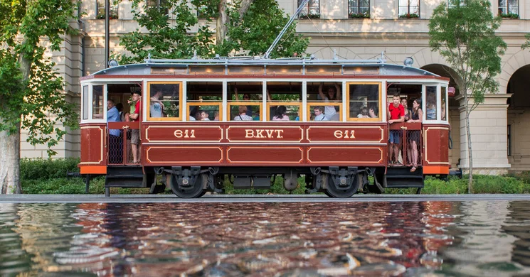 Nosztalgiavillamos Budapest 2025. Időutazás acélvázas, bengáli, favázas villamosokkal a belvárosban