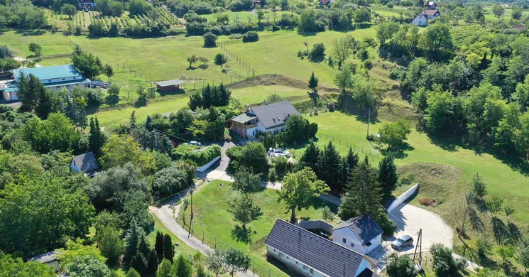 Borkúti Panzió és Apartman Kőröshegy