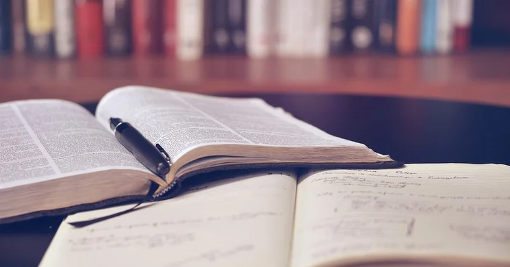 Ajka könyvtár program, könyvkölcsönzés és visszavétel a Városi Könyvtárban