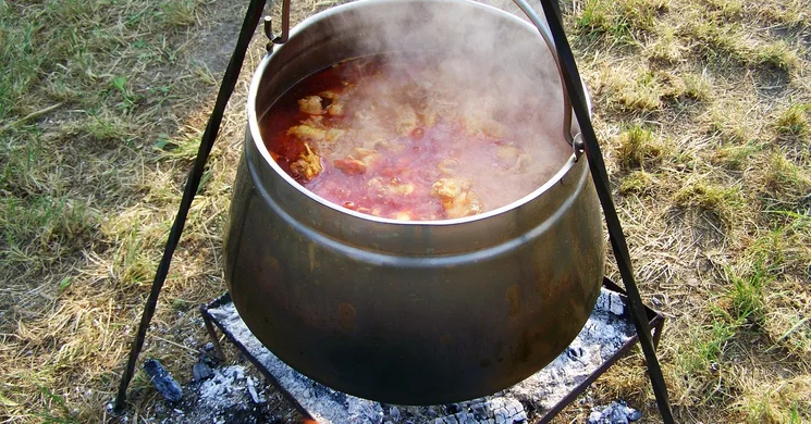 Tiszakécske Majális 2025. Majális és bográcsos ételek főzőversenye