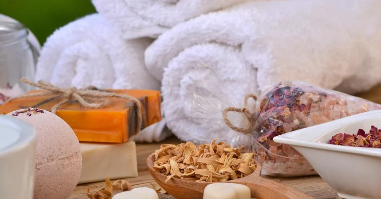 Éjszakai fürdőzés programok 2026