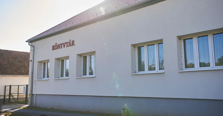Községi Könyvtár Ecséd