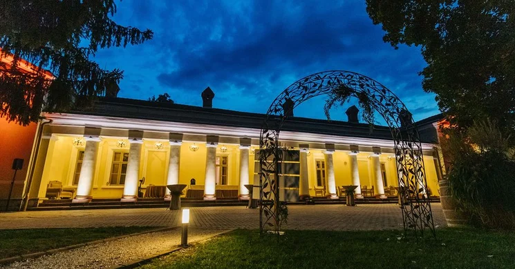 Pünkösdi hétvége kastélyban, hosszú hétvége wellnesszel a Fenyőharaszt Kastélyszállóban