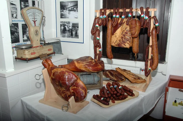Gyulai Kolbász Múzeum látogatás tárlatvezetéssel és kóstolóval