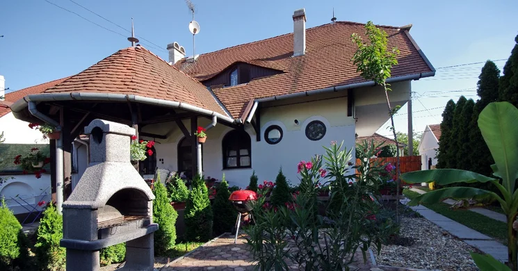 Hársfa Apartman és Vendégház