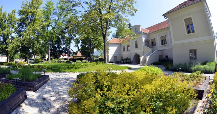 Helia-D Herba-kastély Gyógynövény-és Szépségközpont Tolcsva