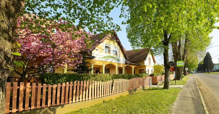 Denis Étterem Panzió Lenti