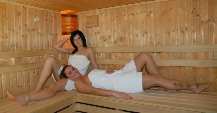 Éjszakai szaunázás Kiskunmajsa 2026. Minden pénteken és szombaton Jonathermál Fürdőben