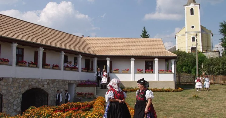 Kézművesház Kazár