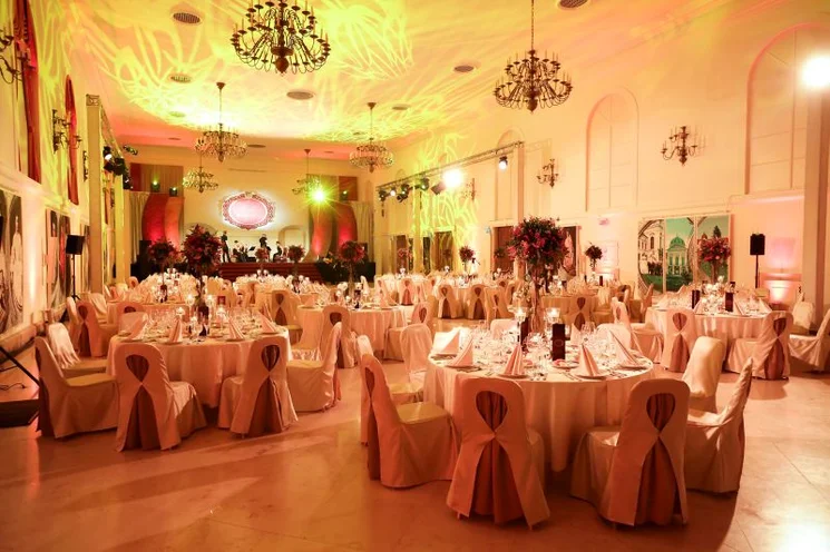 Bálterem bérlés elegáns környezetben Budapest mellett a Gödöllői Királyi Kastélyban