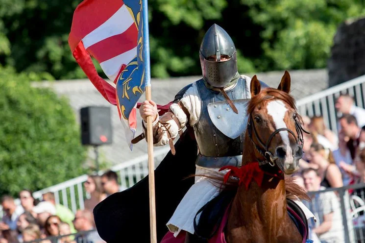 Kispalotajátékok Visegrád 2026. Osztálykirándulás, csoportos kirándulás Mátyás király korába