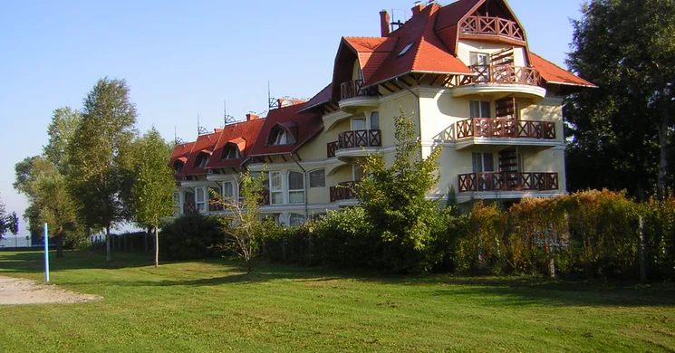 Lelle Park Apartmanház Balatonlelle
